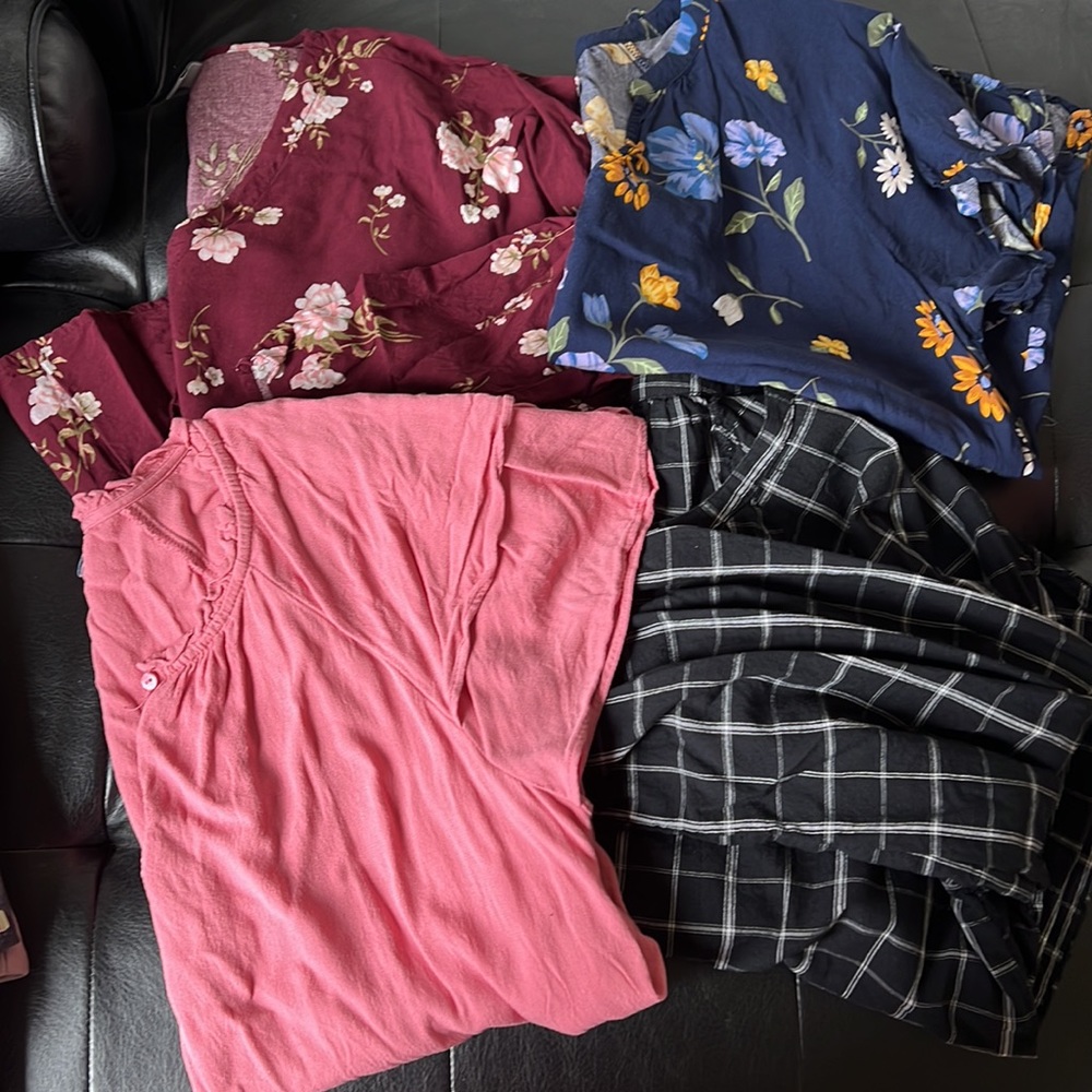 Bundle of 4 Mixed Old Navy Blouses - Size Large